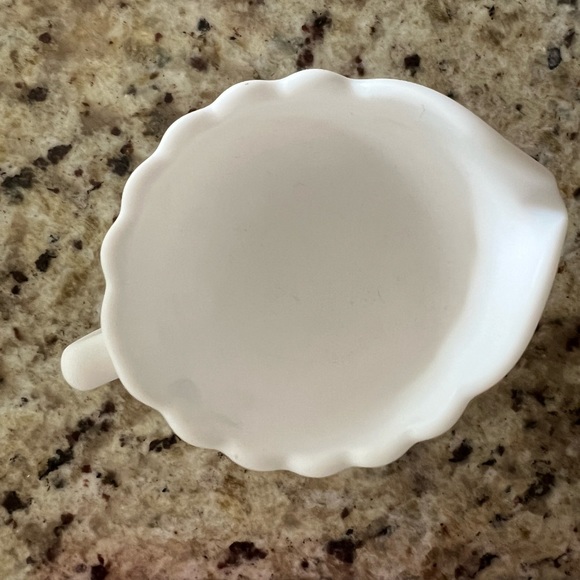 Vintage Imperial Glass Embossed Grape Pattern Milk Glass Sugar & Creamer Set - Picture 4 of 9